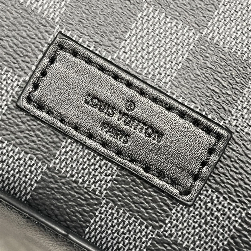 Louis Vuitton LV AAA Man Backpacks Vibrant 9965