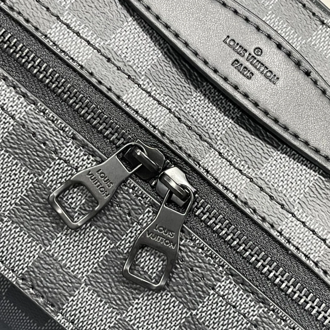 Louis Vuitton LV AAA Man Backpacks Vibrant 9965