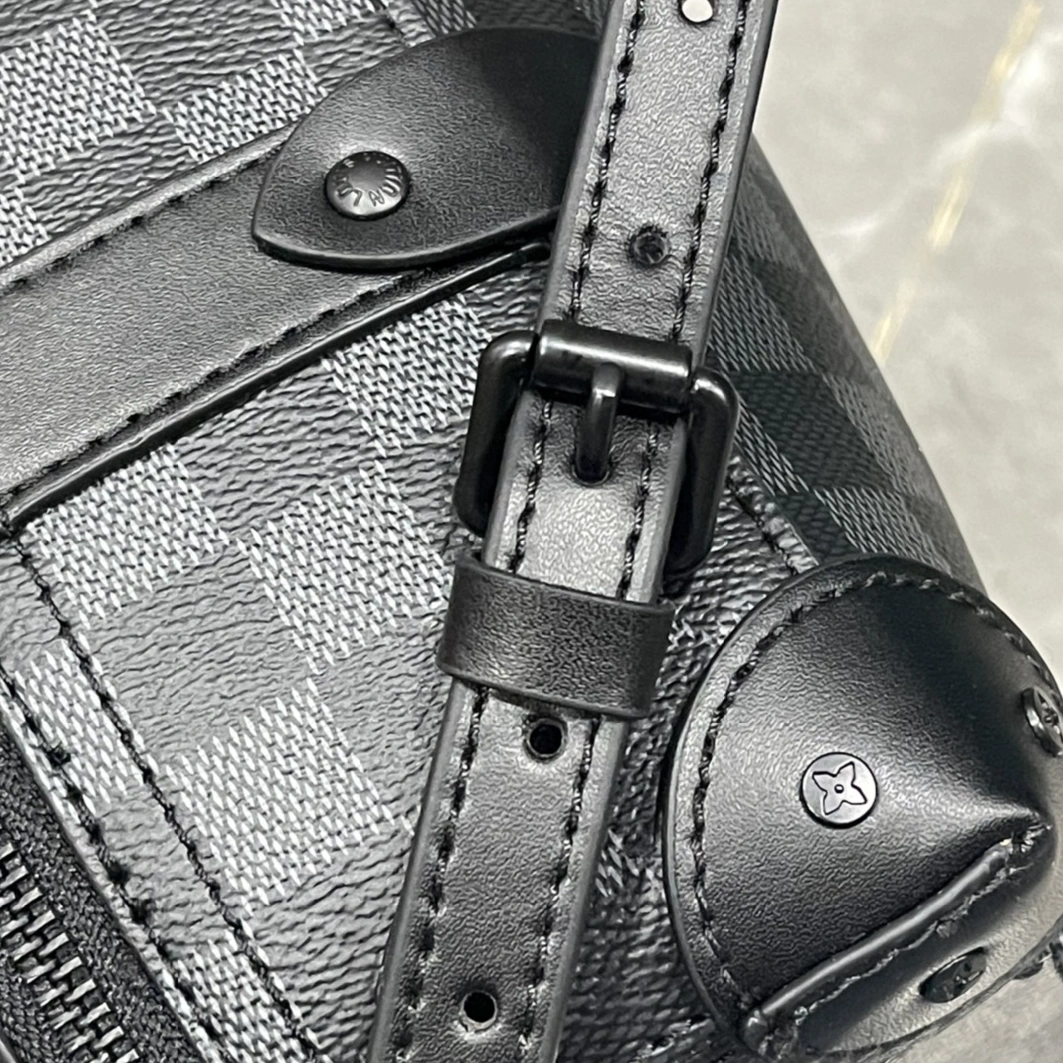 Louis Vuitton LV AAA Man Backpacks Vibrant 9965