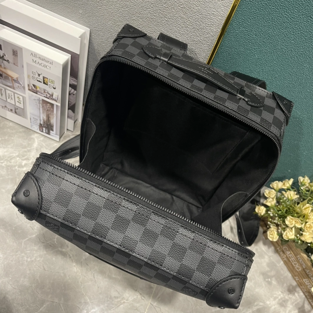 Louis Vuitton LV AAA Man Backpacks Vibrant 9965