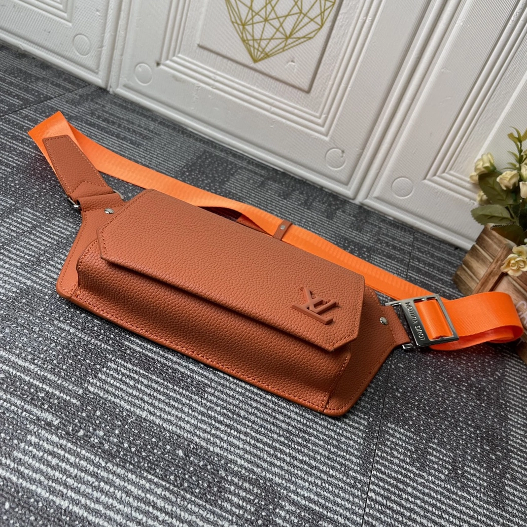Louis Vuitton LV AAA Man Pockets Refined 4799