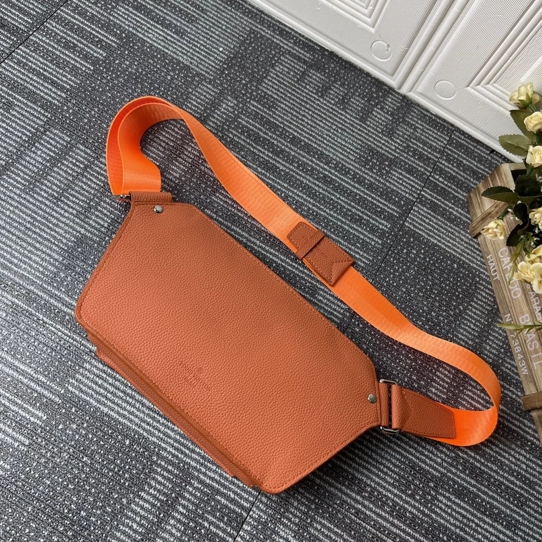 Louis Vuitton LV AAA Man Pockets Refined 4799