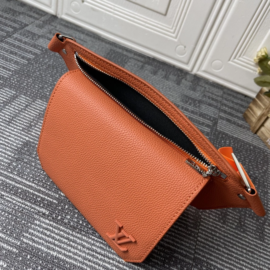 Louis Vuitton LV AAA Man Pockets Refined 4799