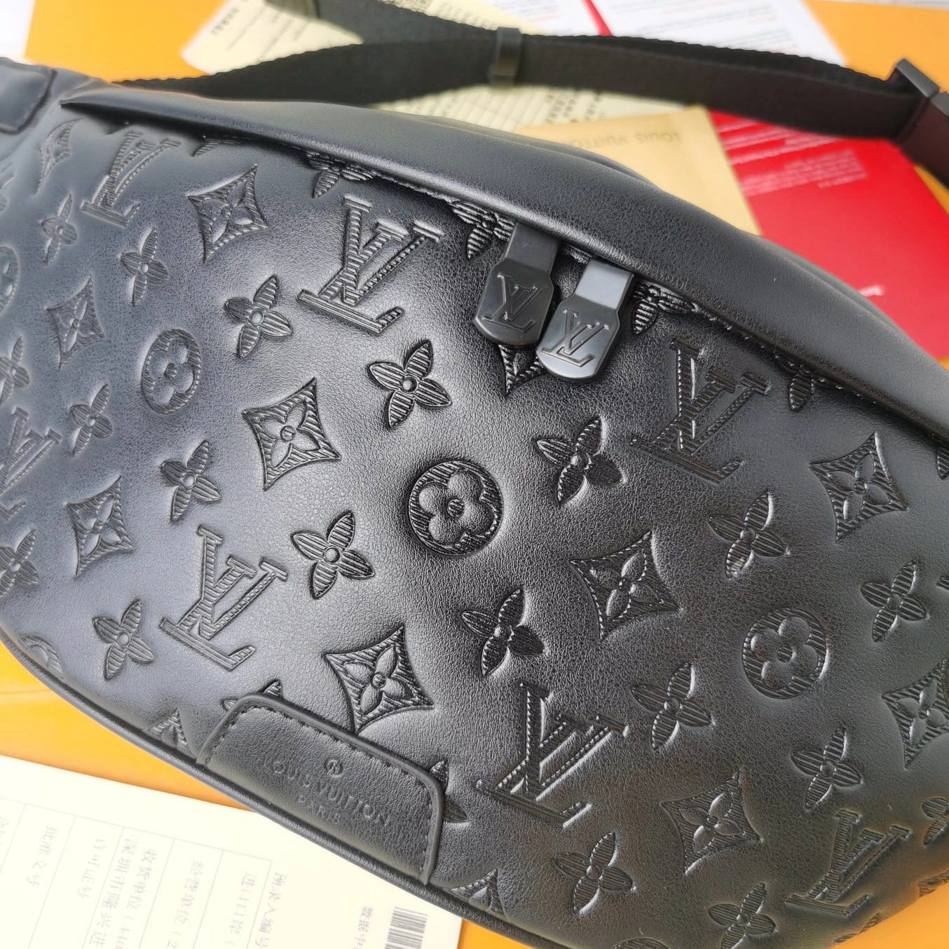 Louis Vuitton LV AAA Man Pockets StreetReady 4952