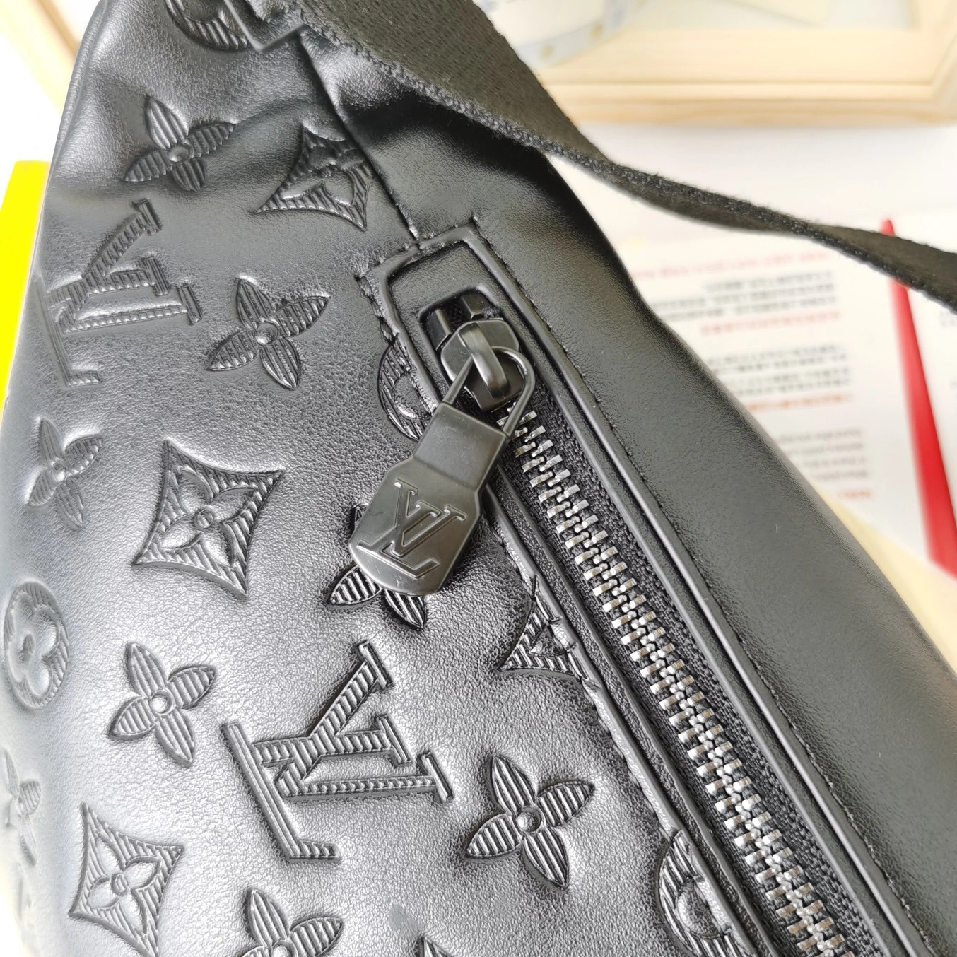 Louis Vuitton LV AAA Man Pockets StreetReady 4952