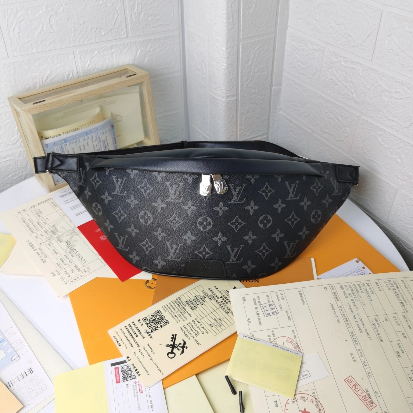 Louis Vuitton LV AAA Man Pockets Timeless 7653