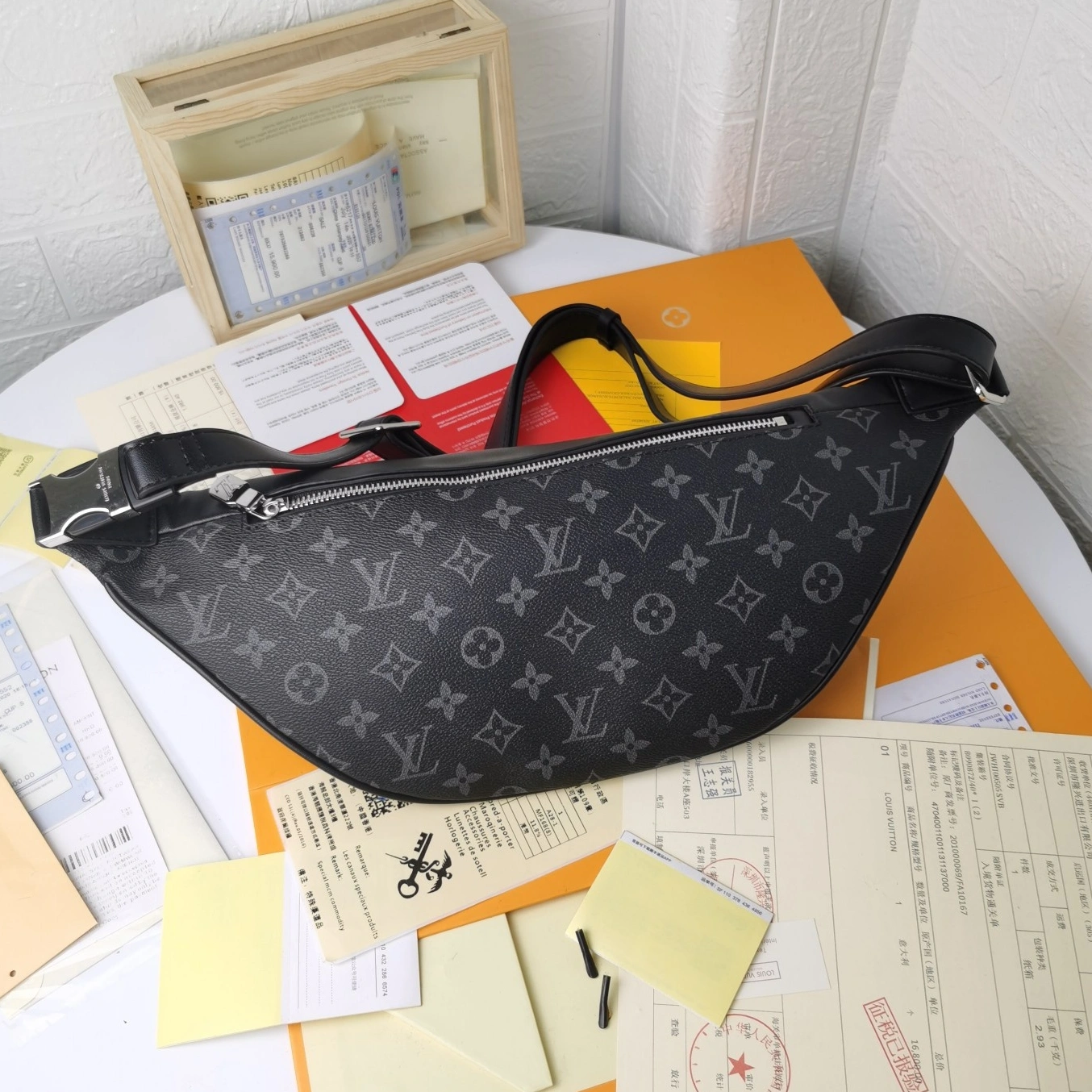 Louis Vuitton LV AAA Man Pockets Timeless 7653