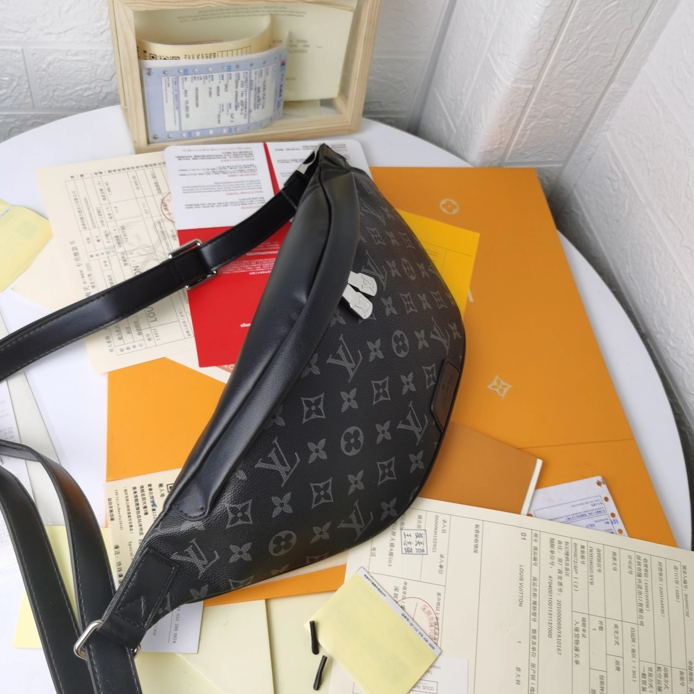 Louis Vuitton LV AAA Man Pockets Timeless 7653