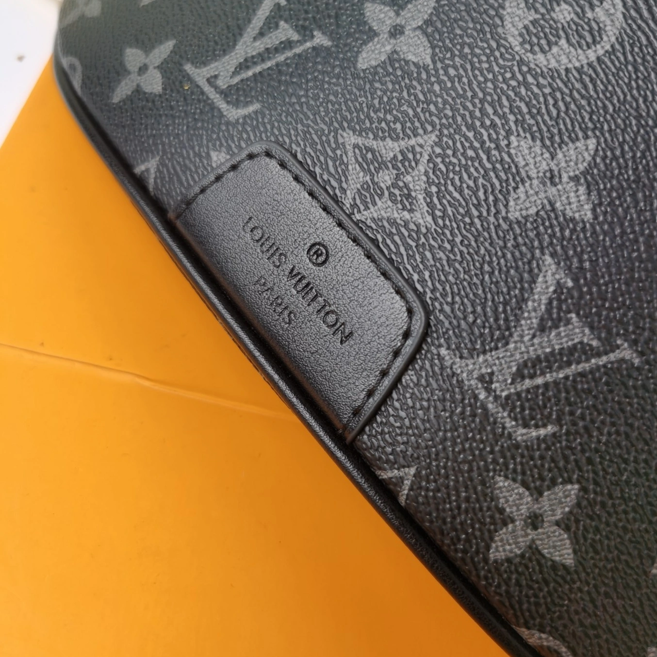 Louis Vuitton LV AAA Man Pockets Timeless 7653