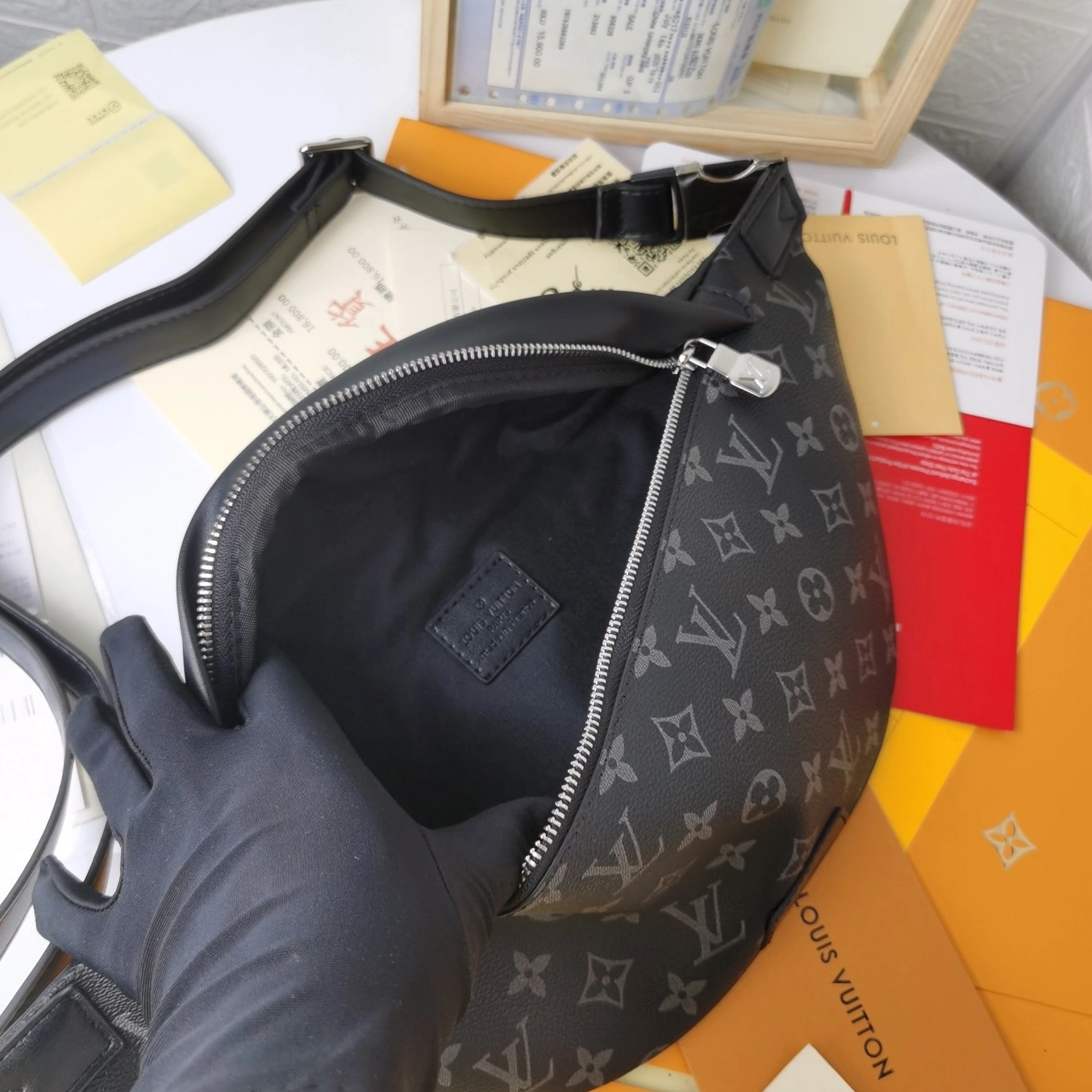 Louis Vuitton LV AAA Man Pockets Timeless 7653