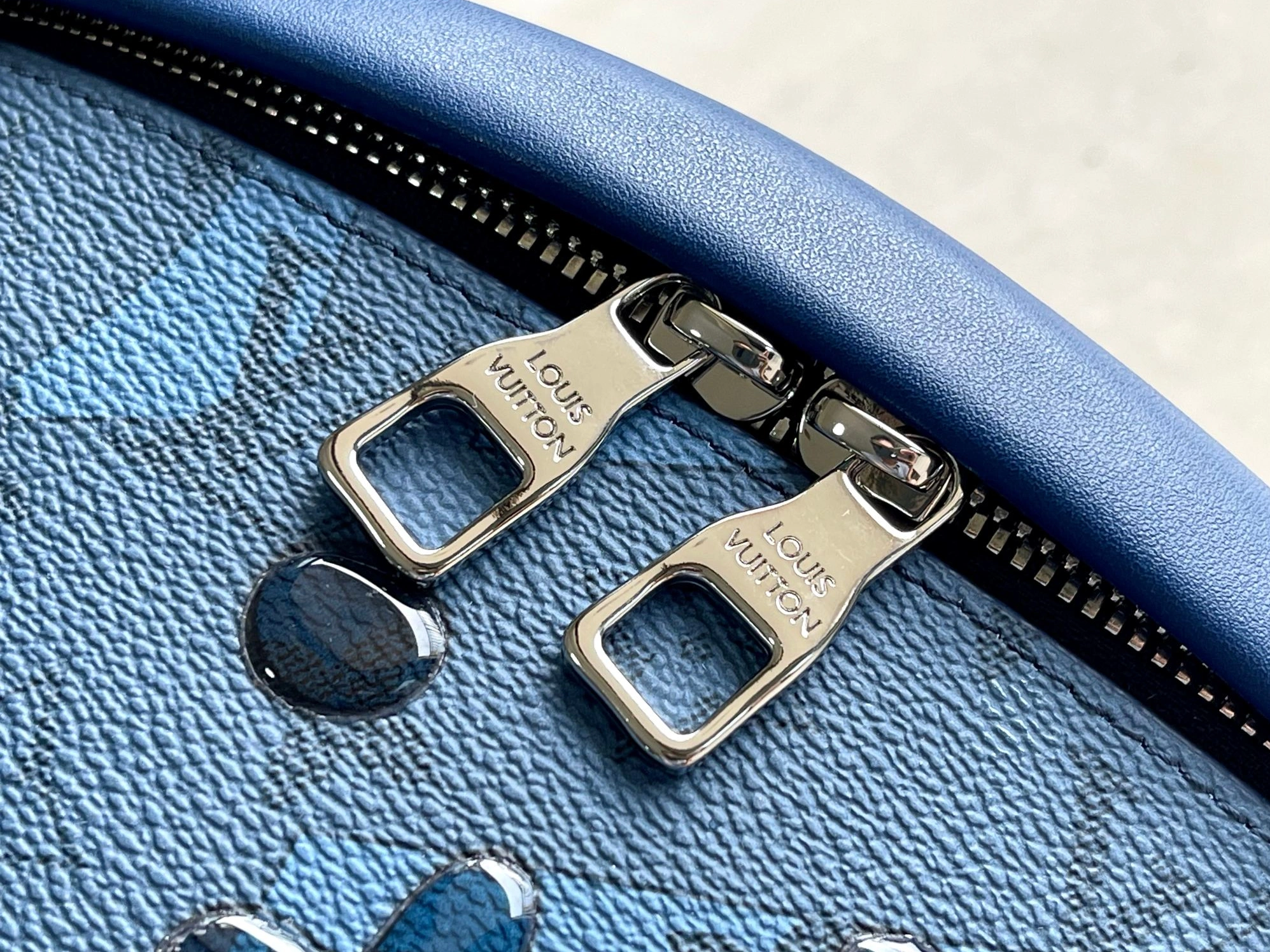 Louis Vuitton LV AAA Quality Belt Bags AllSeason 5511