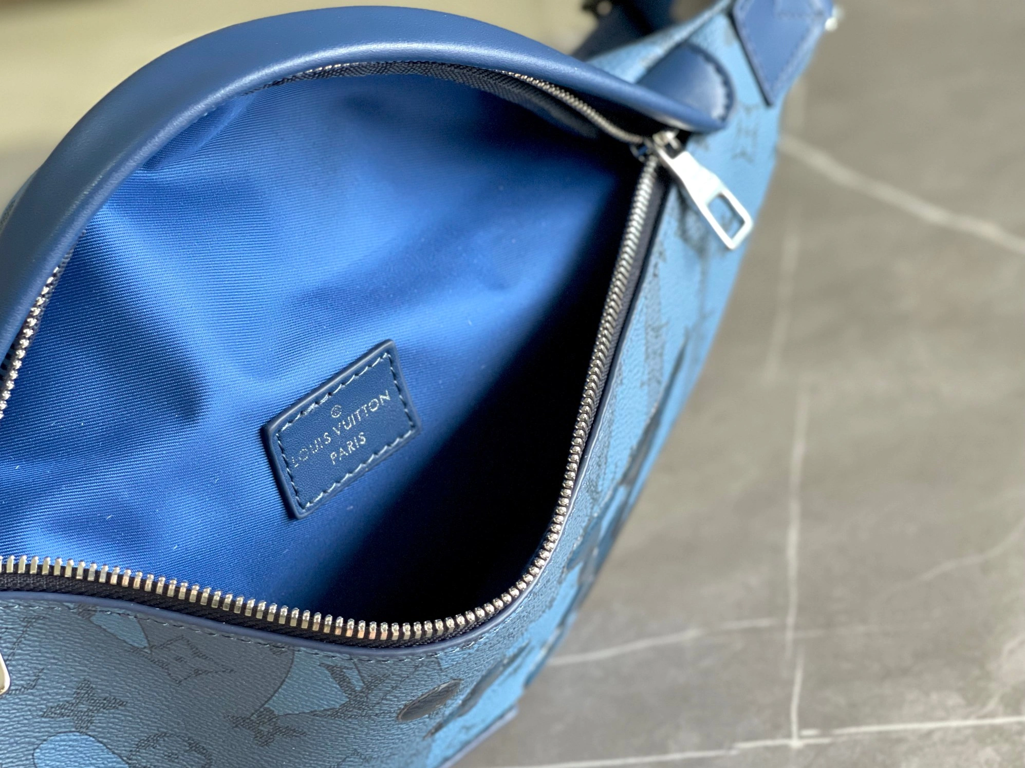 Louis Vuitton LV AAA Quality Belt Bags AllSeason 5511