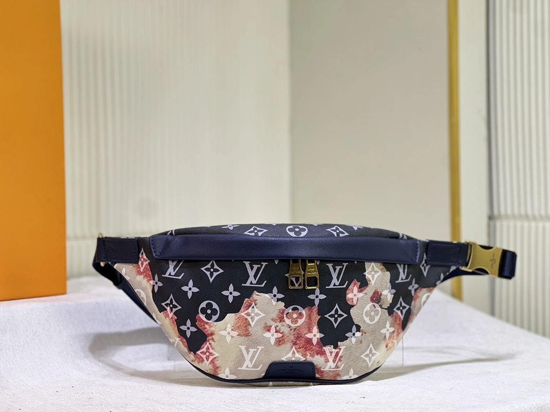 Louis Vuitton LV AAA Quality Belt Bags Comfortable 5614