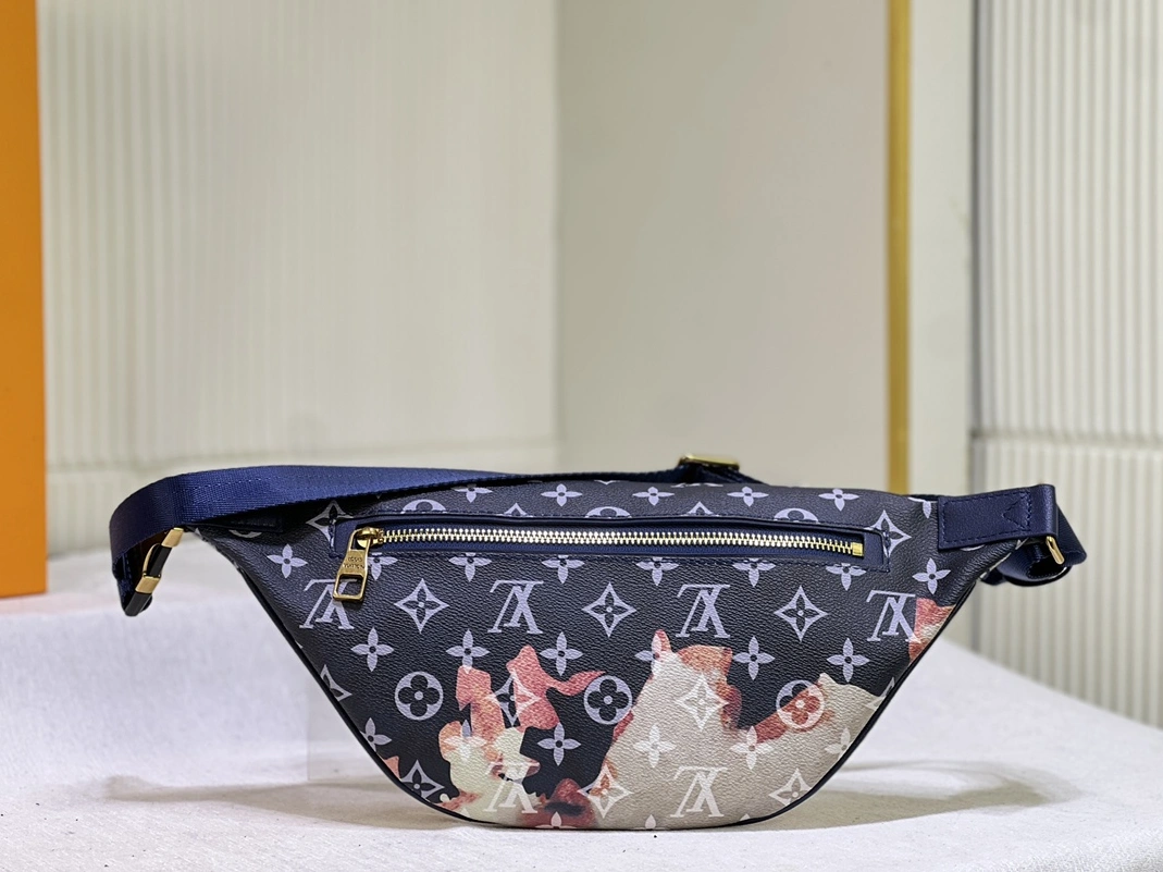 Louis Vuitton LV AAA Quality Belt Bags Comfortable 5614