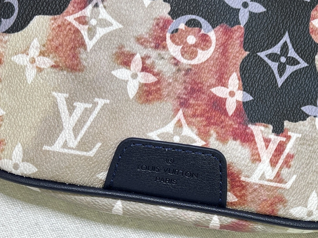 Louis Vuitton LV AAA Quality Belt Bags Comfortable 5614