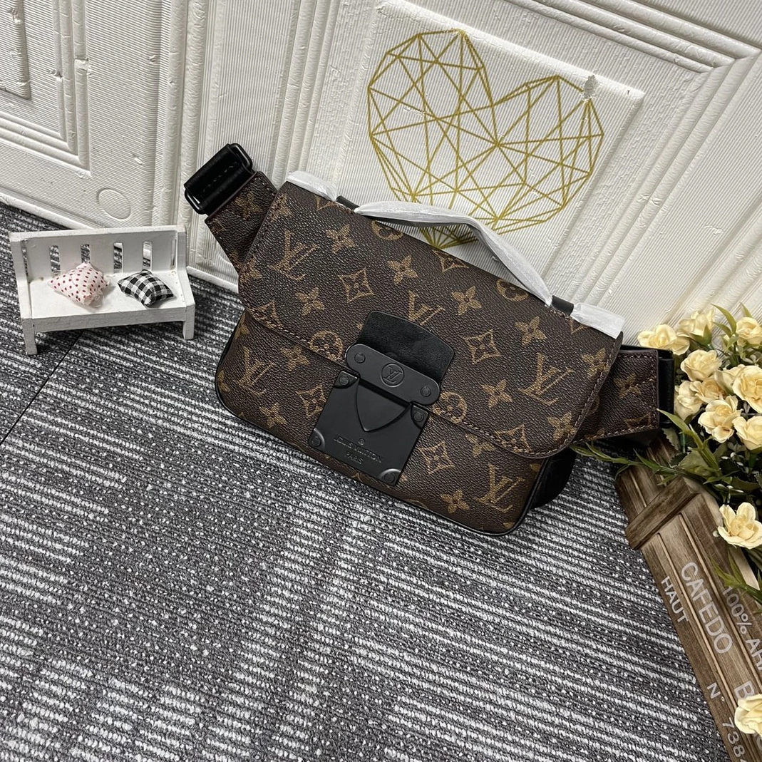Louis Vuitton LV AAA Quality Belt Bags For Men Reliable 5857