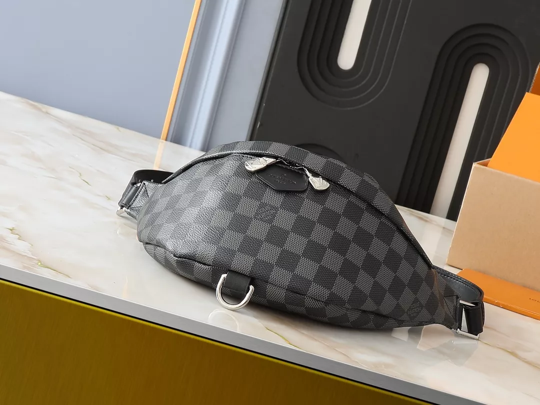 Louis Vuitton LV AAA Quality Belt Bags For Unisex Classic 6367