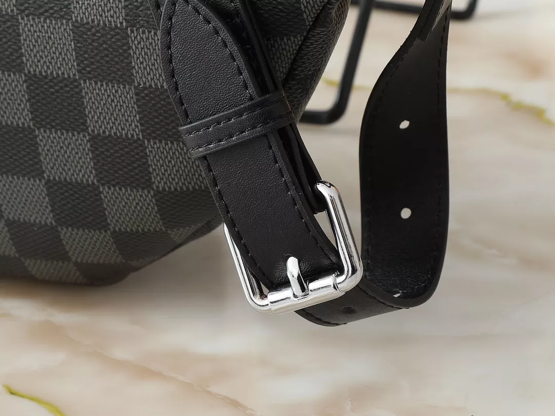 Louis Vuitton LV AAA Quality Belt Bags For Unisex Classic 6367
