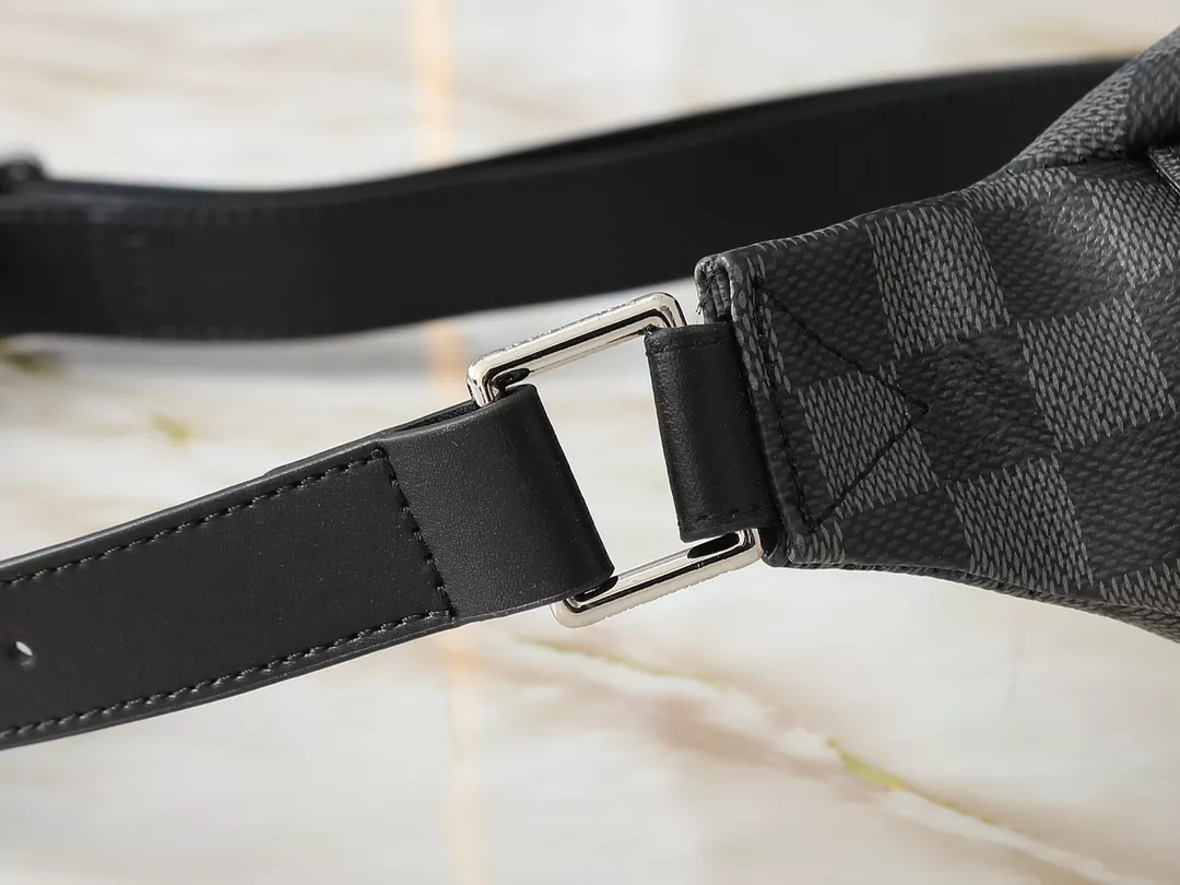Louis Vuitton LV AAA Quality Belt Bags For Unisex Classic 6367