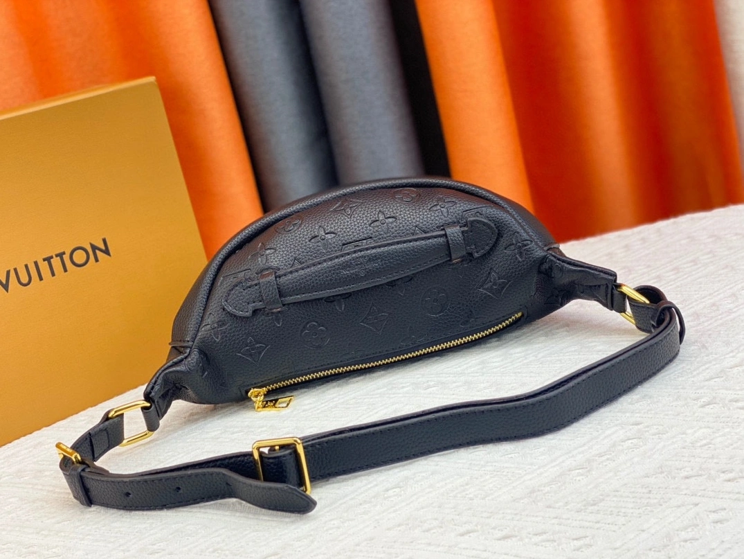 Louis Vuitton LV AAA Quality Belt Bags For Unisex Comfortable 5637