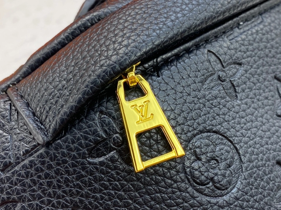 Louis Vuitton LV AAA Quality Belt Bags For Unisex Comfortable 5637