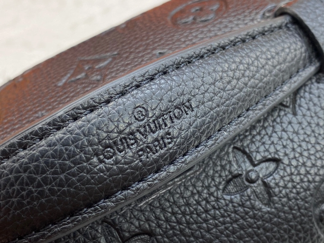 Louis Vuitton LV AAA Quality Belt Bags For Unisex Comfortable 5637