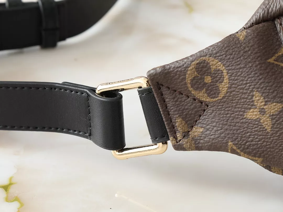 Louis Vuitton LV AAA Quality Belt Bags For Unisex Compact 491