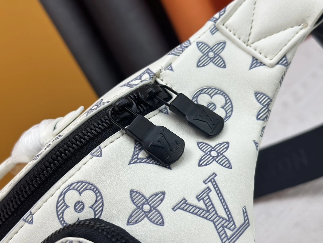 Louis Vuitton LV AAA Quality Belt Bags For Unisex GoodFit 7132