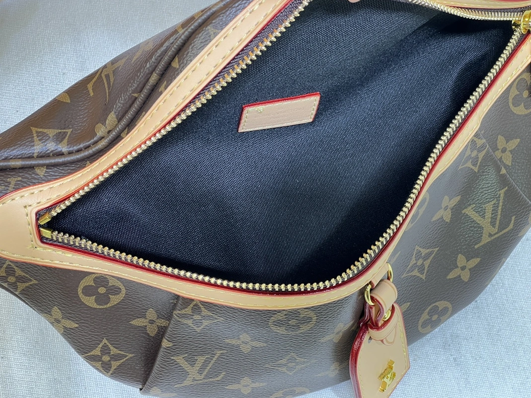 Louis Vuitton LV AAA Quality Belt Bags For Unisex Modern 3148