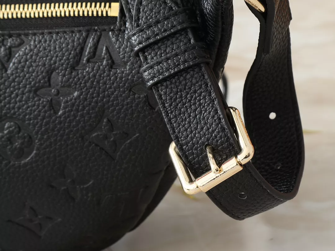 Louis Vuitton LV AAA Quality Belt Bags For Unisex Refined 2093