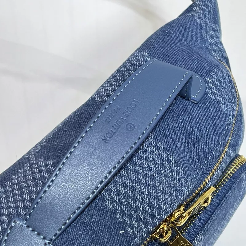 Louis Vuitton LV AAA Quality Belt Bags For Unisex Sophisticated 2912