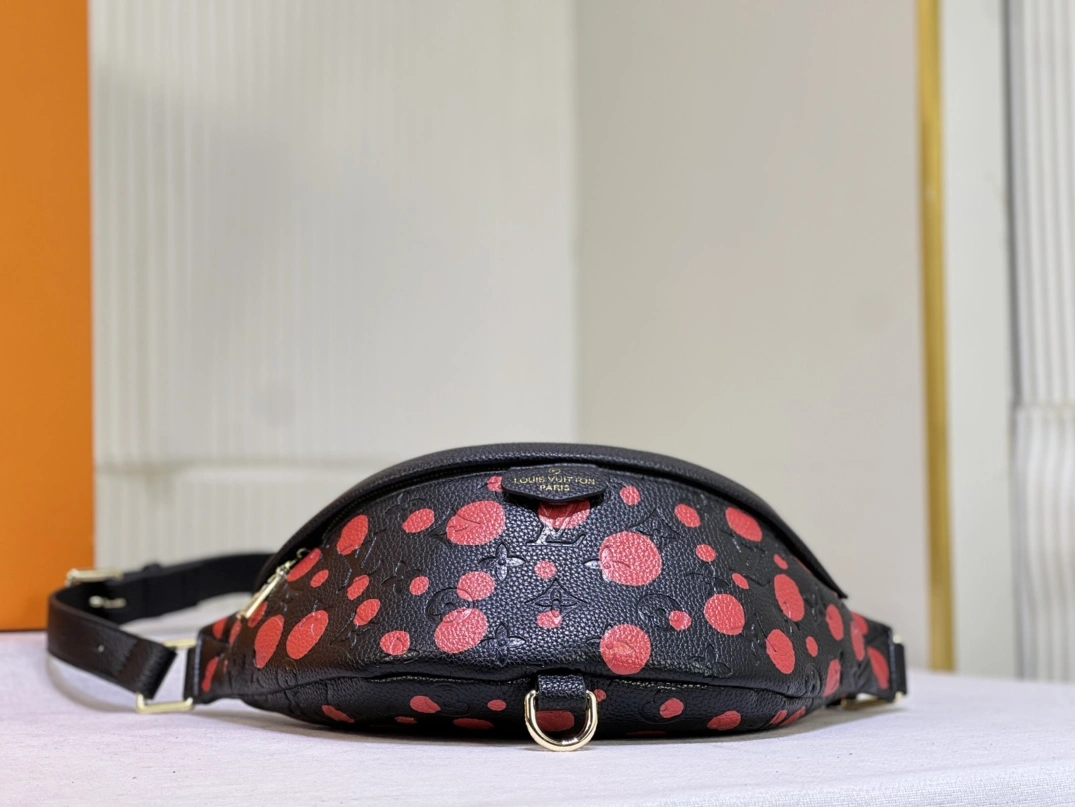 Louis Vuitton LV AAA Quality Belt Bags For Unisex Sophisticated 3306