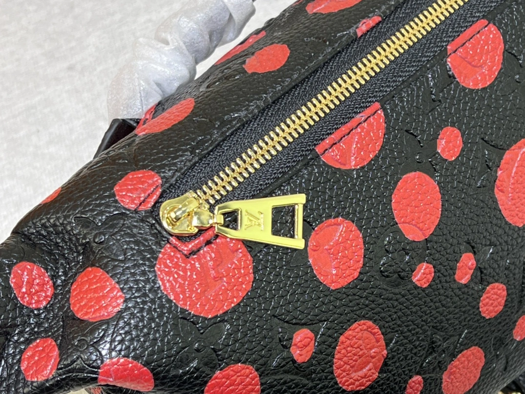Louis Vuitton LV AAA Quality Belt Bags For Unisex Sophisticated 3306
