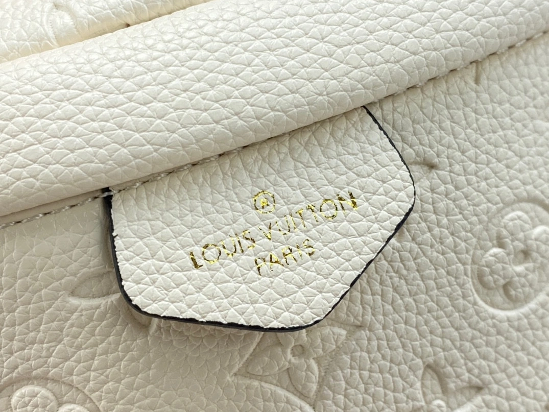 Louis Vuitton LV AAA Quality Belt Bags For Unisex Timeless 293