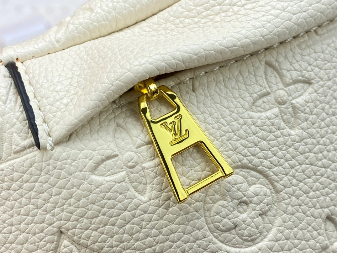 Louis Vuitton LV AAA Quality Belt Bags For Unisex Timeless 293