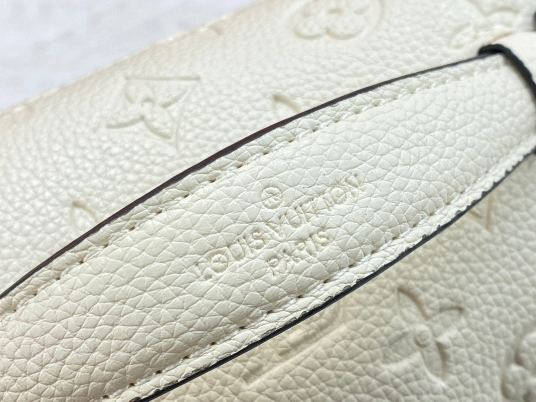 Louis Vuitton LV AAA Quality Belt Bags For Unisex Timeless 293