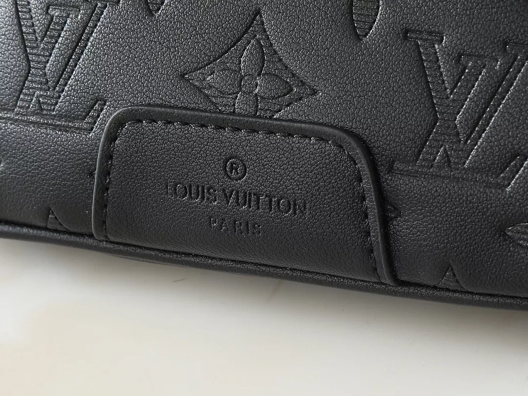 Louis Vuitton LV AAA Quality Belt Bags For Unisex Vibrant 6225