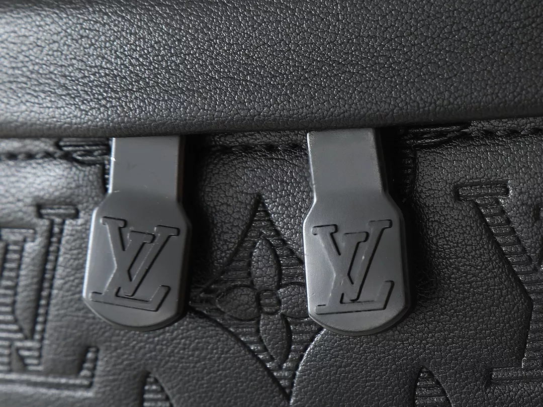Louis Vuitton LV AAA Quality Belt Bags For Unisex Vibrant 6225