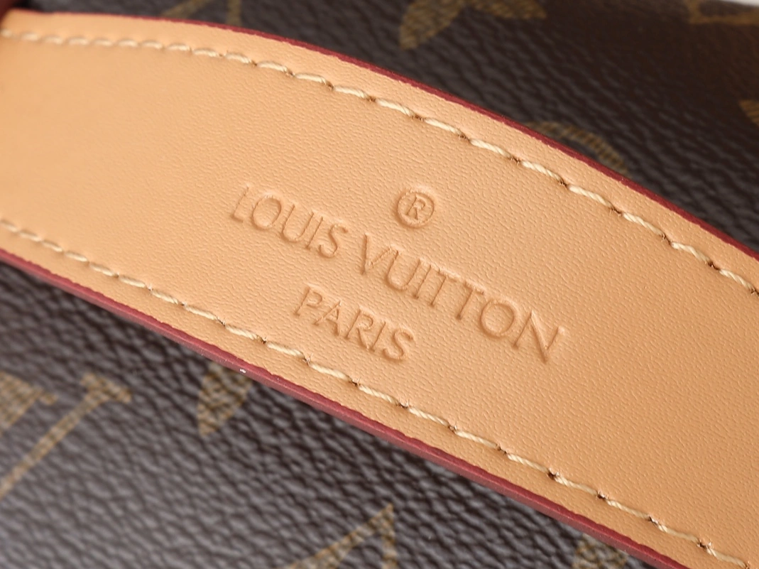 Louis Vuitton LV AAA Quality Belt Bags For Women Bold 6772