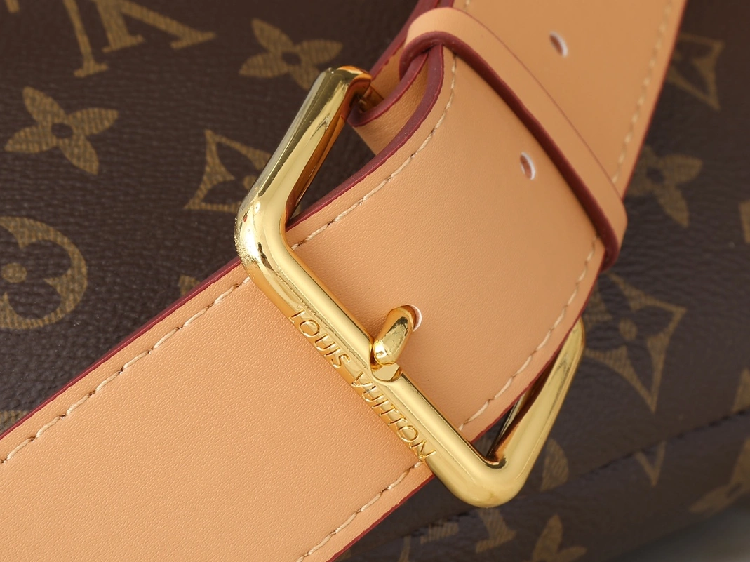 Louis Vuitton LV AAA Quality Belt Bags For Women Bold 6772