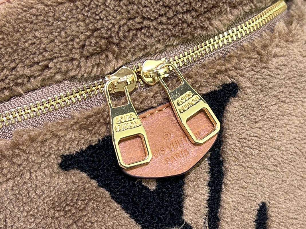 Louis Vuitton LV AAA Quality Belt Bags For Women Durable 1849