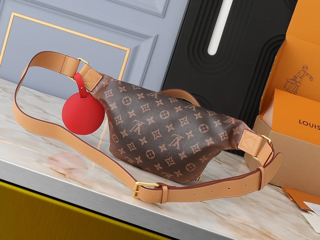 Louis Vuitton LV AAA Quality Belt Bags For Women Vibrant 1410