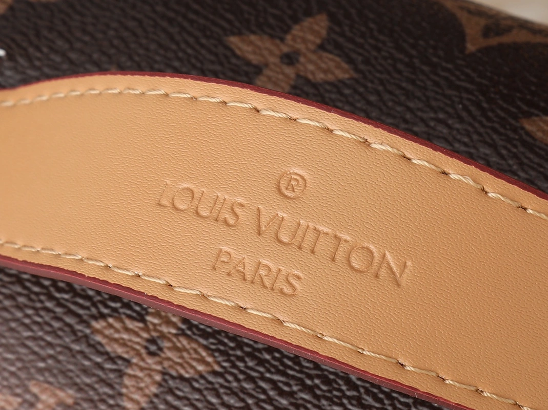 Louis Vuitton LV AAA Quality Belt Bags For Women Vibrant 1410