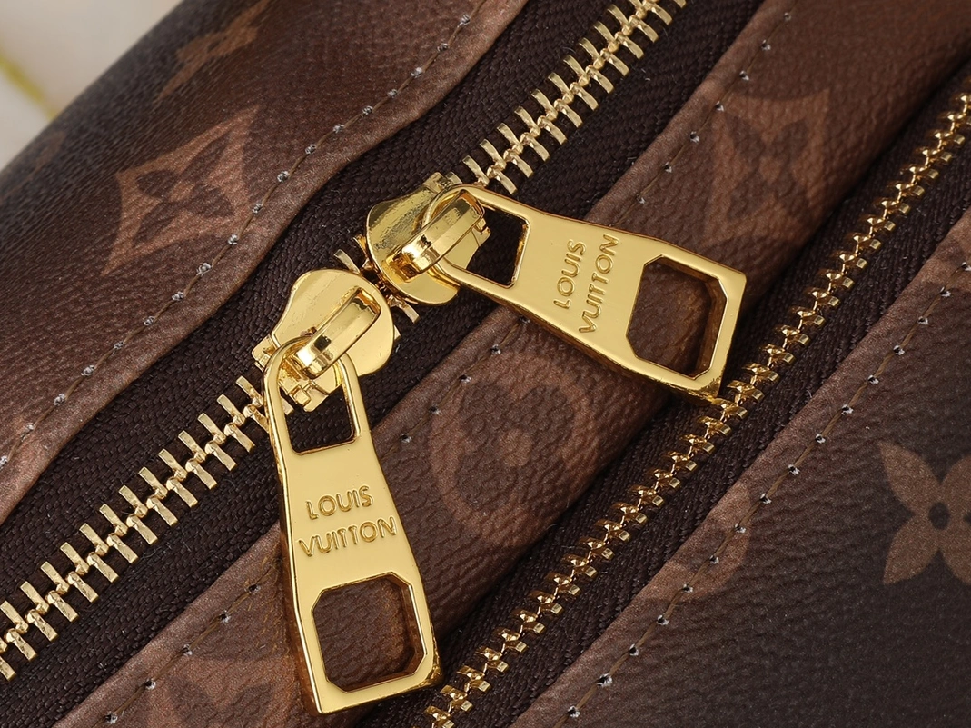 Louis Vuitton LV AAA Quality Belt Bags For Women Vibrant 1410