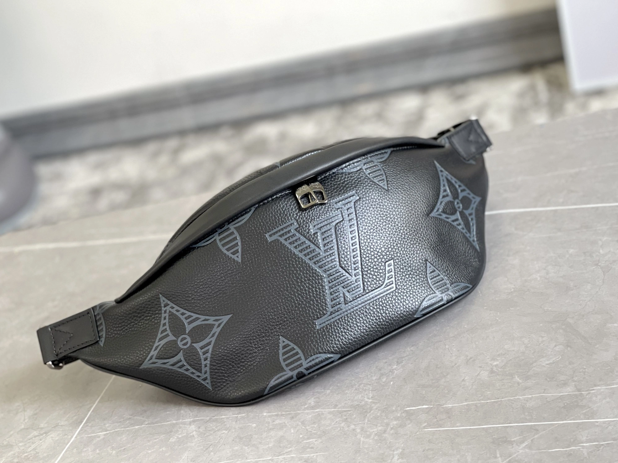 Louis Vuitton LV AAA Quality Belt Bags Modern 9647