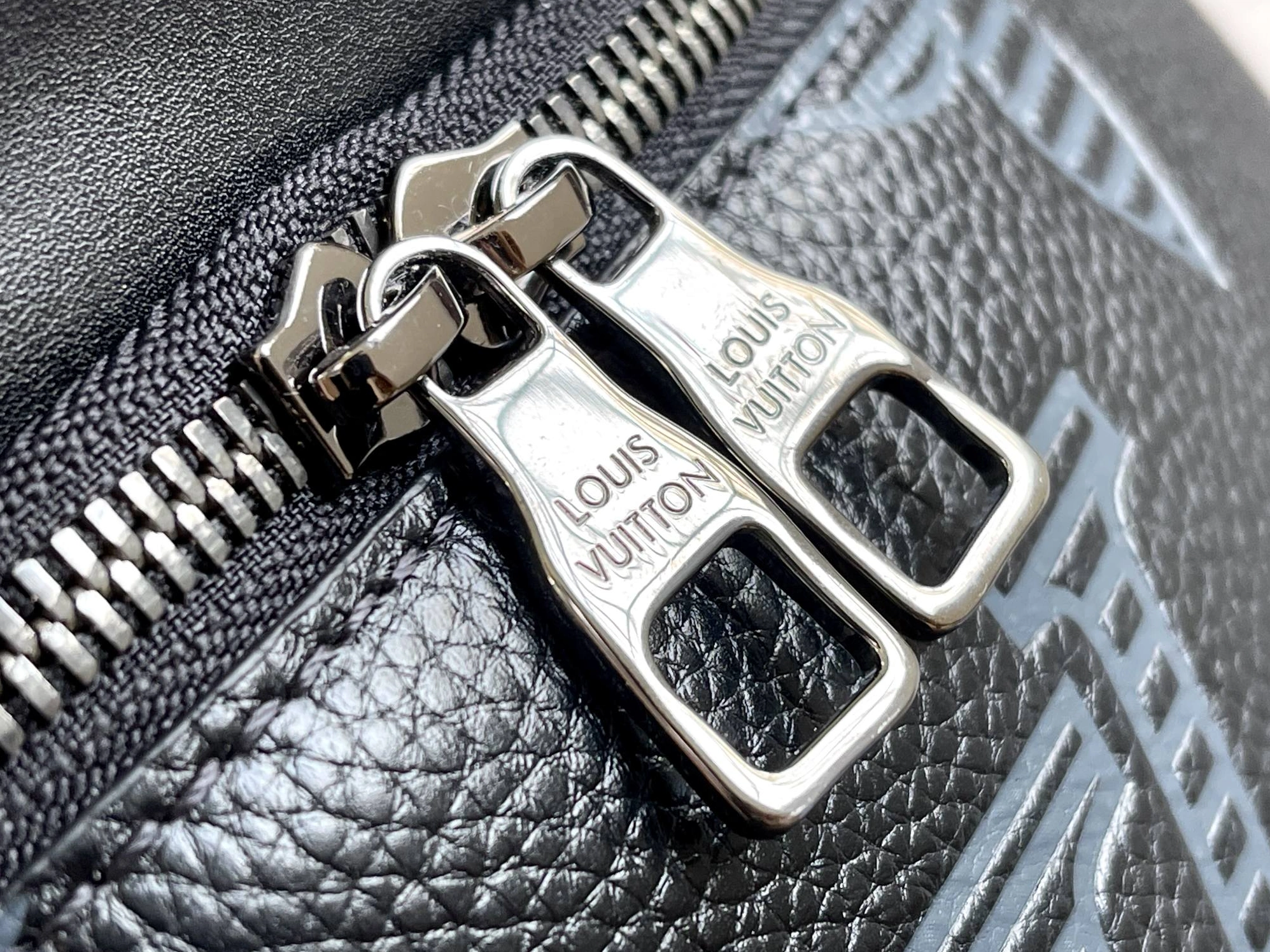 Louis Vuitton LV AAA Quality Belt Bags Modern 9647