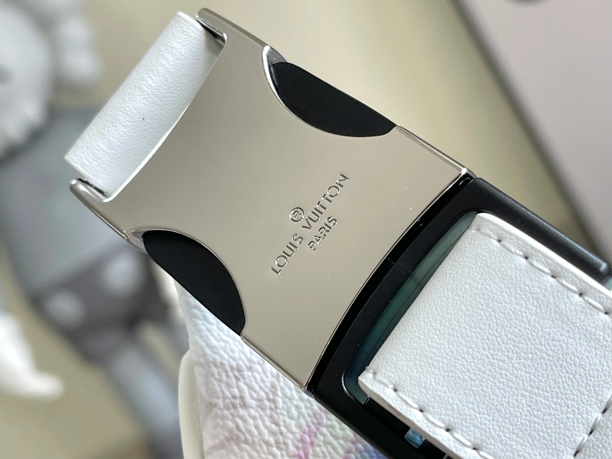 Louis Vuitton LV AAA Quality Belt Bags Practical 5714