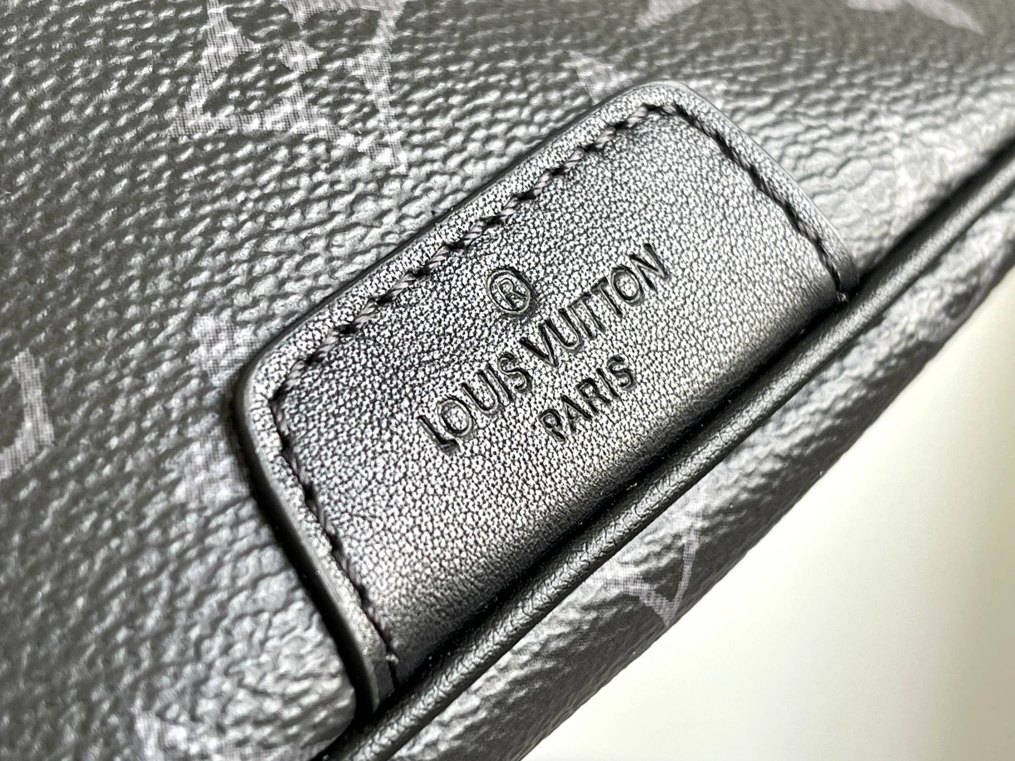 Louis Vuitton LV AAA Quality Belt Bags Sleek 3814