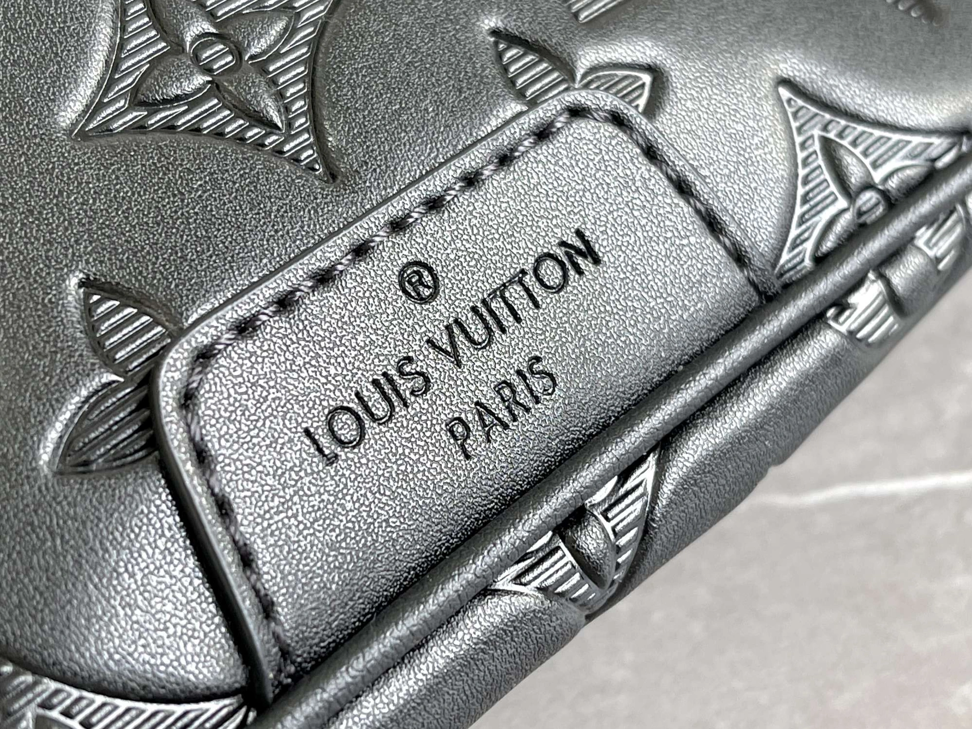 Louis Vuitton LV AAA Quality Belt Bags Sophisticated 7126