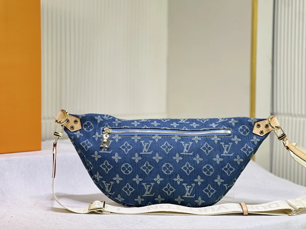 Louis Vuitton LV AAA Quality Belt Bags Versatile 5230